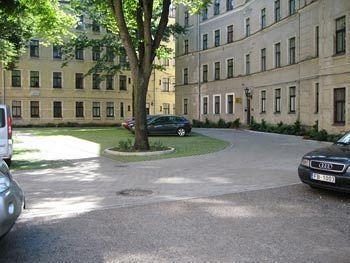 Park Hostel *